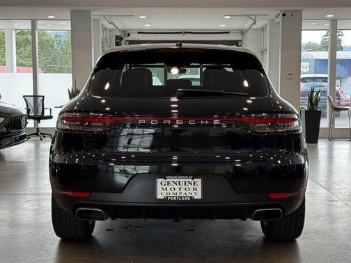 2021 Porsche Macan Base