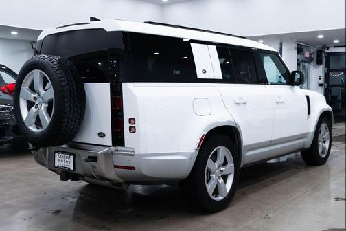 2023 Land Rover Defender 130 SE