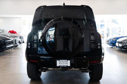 Santorini Black Metallic 2024 Land Rover Defender 110 V8