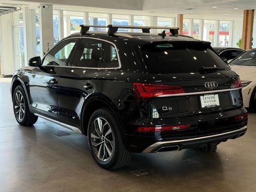 Mythos Black Metallic 2023 Audi Q5 45 S line Premium