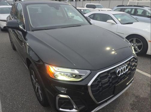 Mythos Black Metallic 2023 Audi Q5 45 S line Premium
