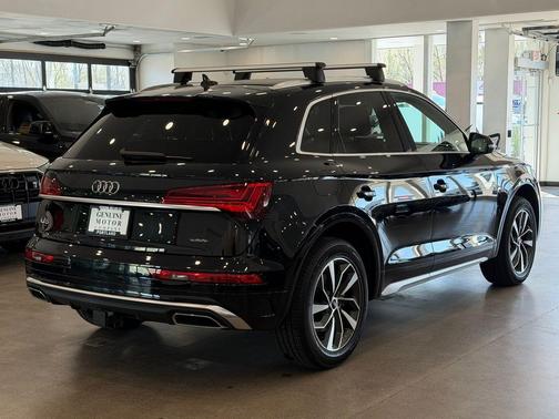 Mythos Black Metallic 2023 Audi Q5 45 S line Premium