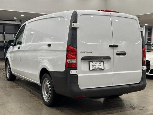 2016 Mercedes-Benz Metris Base