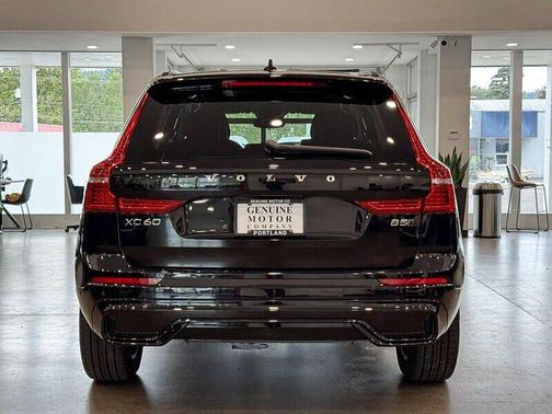 2024 Volvo XC60 B5 Plus Dark Theme