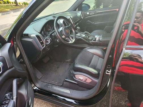 2018 Porsche Cayenne Platinum Edition