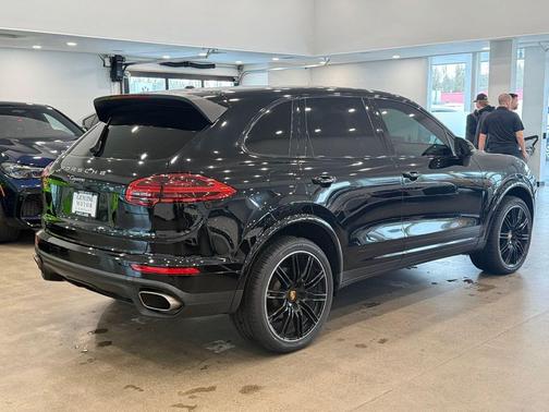 2018 Porsche Cayenne Platinum Edition