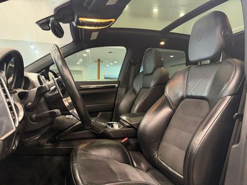 2018 Porsche Cayenne Platinum Edition