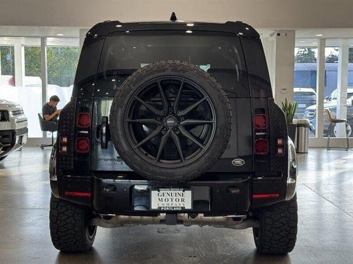 2022 Land Rover Defender 110 X-Dynamic SE