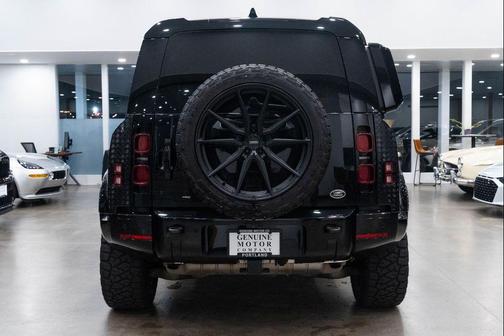 2022 Land Rover Defender 110 X-Dynamic SE