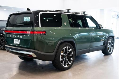 2023 Rivian R1S Adventure