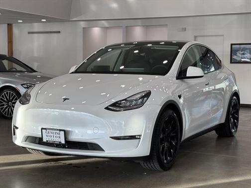 2022 Tesla Model Y Long Range Dual Motor All-Wheel Drive