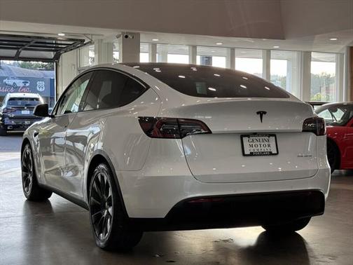 2022 Tesla Model Y Long Range Dual Motor All-Wheel Drive