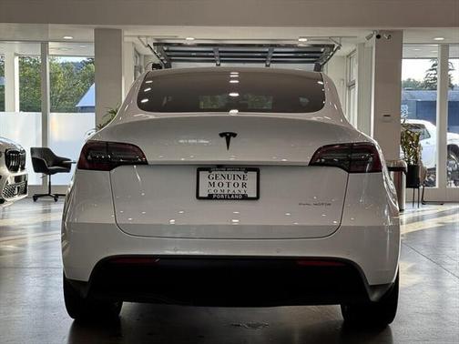 2022 Tesla Model Y Long Range Dual Motor All-Wheel Drive