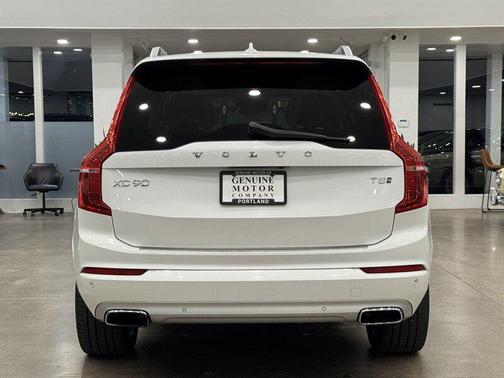 2016 Volvo XC90 Hybrid T8 Momentum