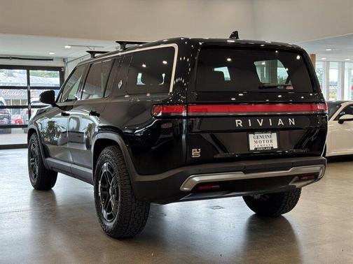 2023 Rivian R1S Adventure