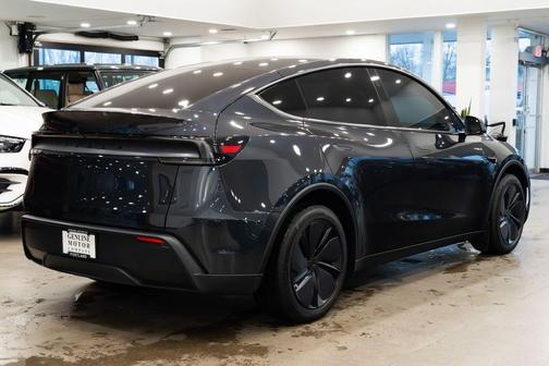 2026 Tesla Model Y Premium Rear-Wheel Drive