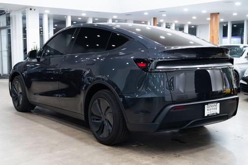 2026 Tesla Model Y Premium Rear-Wheel Drive