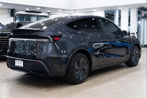 2026 Tesla Model Y Premium Rear-Wheel Drive