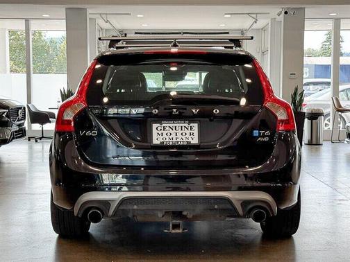 2015 Volvo V60 T6 R-Design Platinum