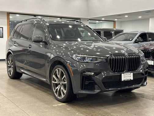 2022 BMW X7 M50i