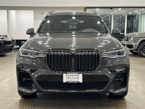2022 BMW X7 M50i