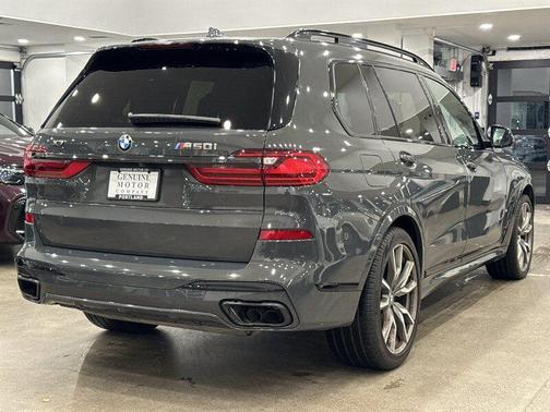 2022 BMW X7 M50i