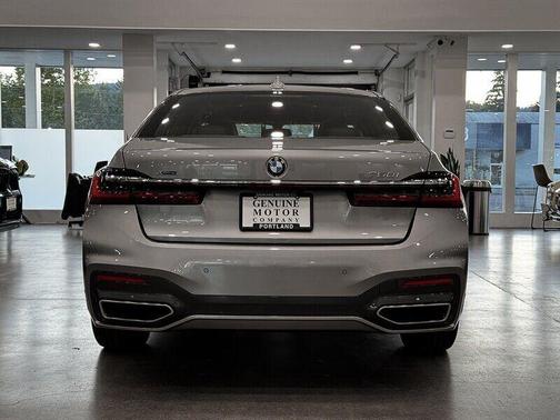 2021 BMW 750 i xDrive