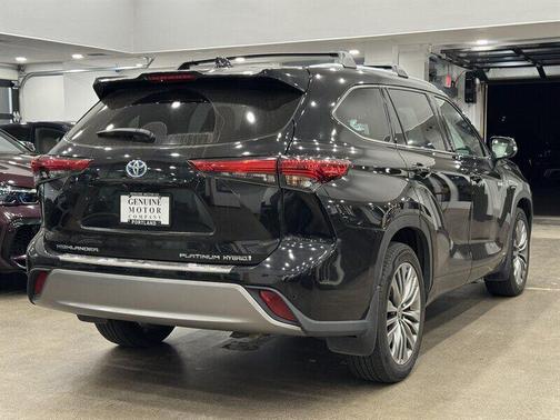 2021 Toyota Highlander Hybrid Platinum