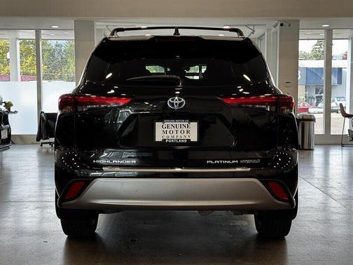 2021 Toyota Highlander Hybrid Platinum