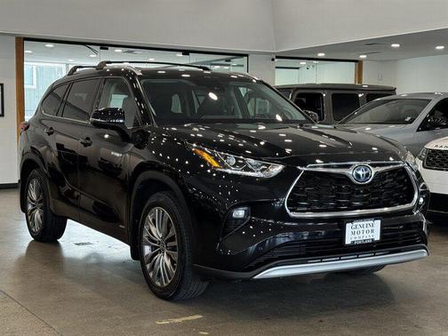 2021 Toyota Highlander Hybrid Platinum