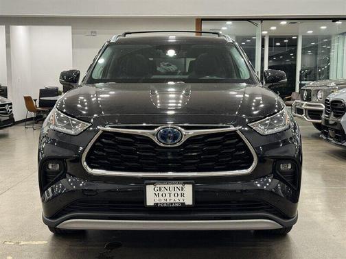 2021 Toyota Highlander Hybrid Platinum