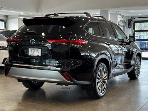 2021 Toyota Highlander Hybrid Platinum