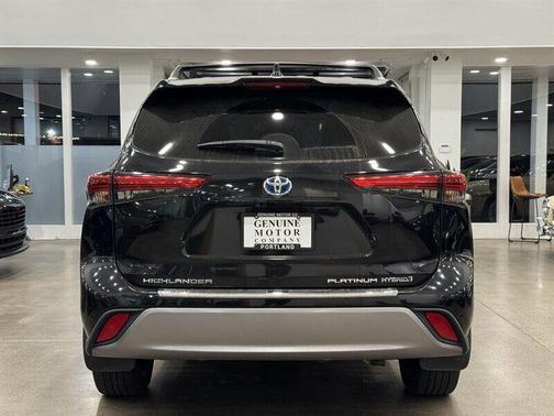 2021 Toyota Highlander Hybrid Platinum
