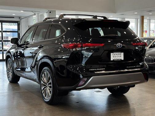 2021 Toyota Highlander Hybrid Platinum