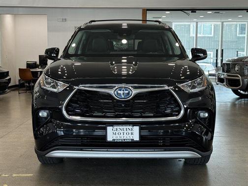 2021 Toyota Highlander Hybrid Platinum