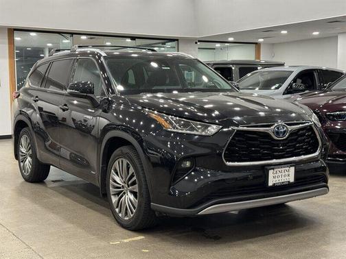 2021 Toyota Highlander Hybrid Platinum