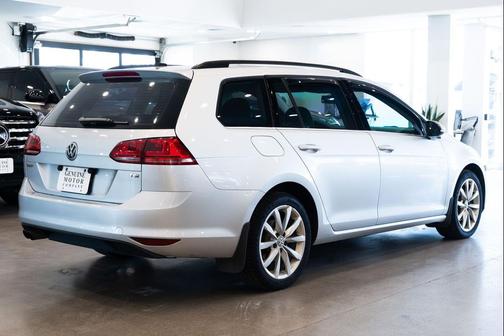 2016 Volkswagen Golf SportWagen TSI SE 4-Door