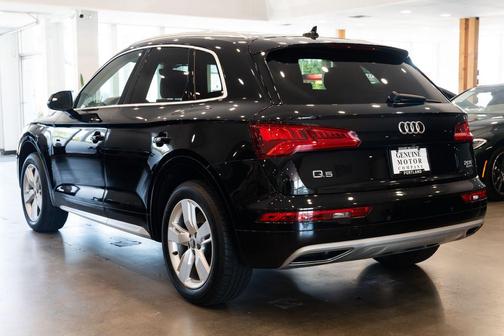 Brilliant Black 2018 Audi Q5 2.0T Tech Premium