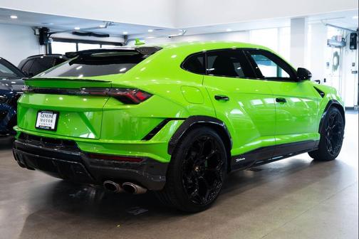 2024 Lamborghini Urus Performante