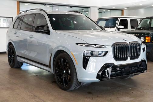 Brooklyn Grey Metallic 2024 BMW X7 M60i