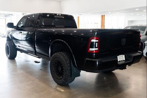 Diamond Black 2021 RAM 3500 Limited Crew Cab 4x4 8' Box