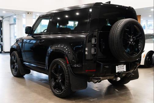 Santorini Black Metallic 2023 Land Rover Defender V8