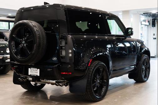 Santorini Black Metallic 2023 Land Rover Defender V8