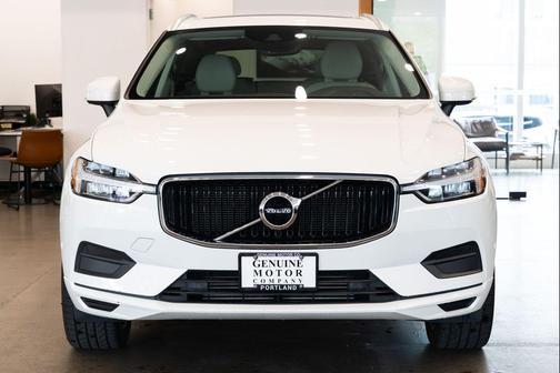 Crystal White 2018 Volvo XC60 T5 Momentum
