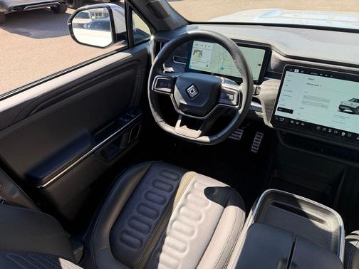 LA Silver 2023 Rivian R1T Adventure