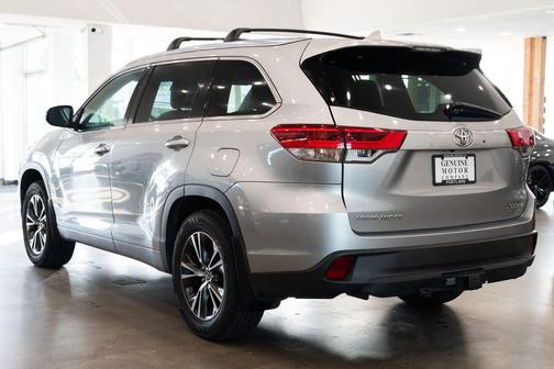 Celestial Silver Metallic 2018 Toyota Highlander XLE