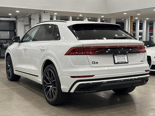 2023 Audi Q8 55 Premium Plus