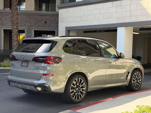 Lime Rock Grey Metallic 2024 BMW X5 PHEV xDrive50e