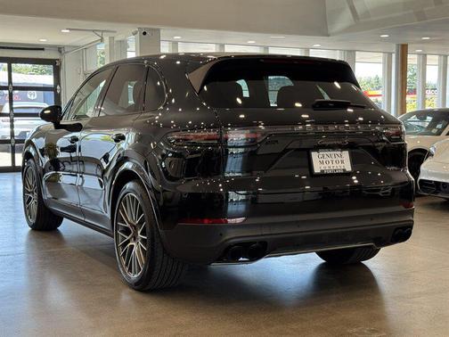 2023 Porsche Cayenne Platinum Edition