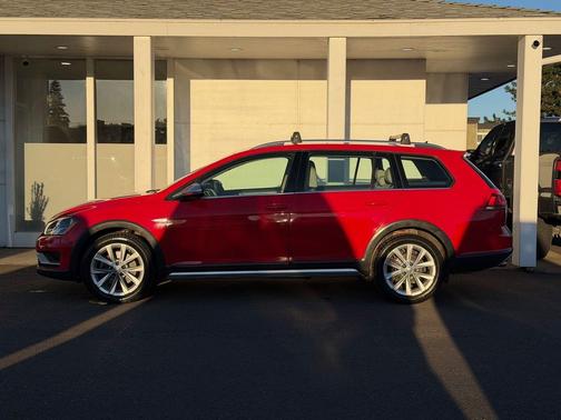 2017 Volkswagen Golf Alltrack TSI S